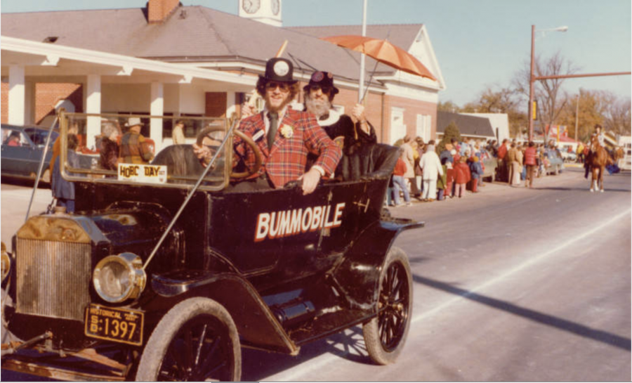 Digital Library of South Dakota (DLSD)
Gordon Niva as Weary Wil drives the Bummobile on Fifth Avenue during the 1975 Hobo Day parade.
