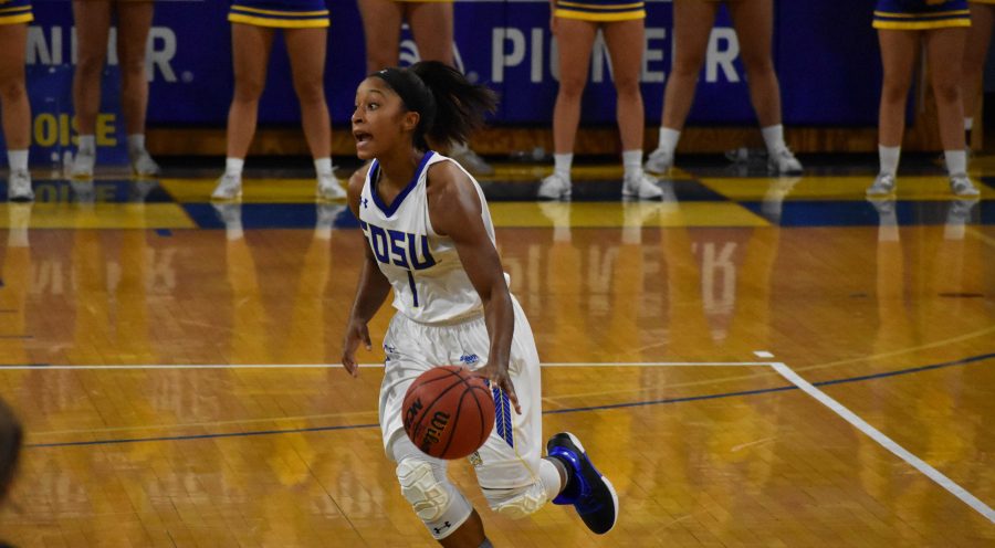 ABBY FULLENKAMP
Senior Alexis Alexander dribbles the ball down the court Nov. 2 during the game against Northern State. The Jacks won 71-59.