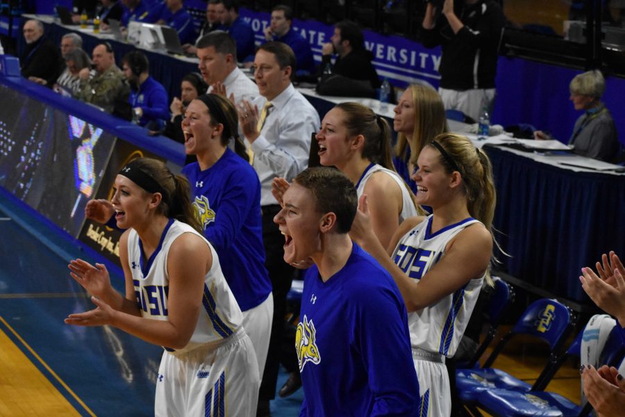 ABBY+FULLENKAMP%0AThe+Jacks+celebrate+a+basket+scored+by+Ellie+Thompson+%2845%29+during+the+second+half+of+the+Jan.+6+game+against+NDSU+in+Frost+Arena.+The+Jacks+beat+the+Bison+83-63.+The+South+Dakota+State+2017-18+women%E2%80%99s+basketball+roster+has+players+from+North+Dakota%2C+Minnesota%2C+Nebraska+and+South+Dakota.+Recruiting+the+best+players+from+around+the+region+has+put+The+Jacks+at+the+top+the+Summit+League+with+a+15-4+record.