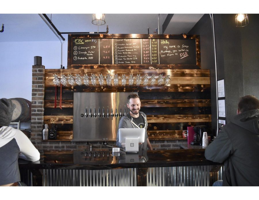ABBY+FULLENKAMP%0AOwner+Kyle+Weber+servers+customers+March+12+at+Eponymous+Brewing+Co.+Eponymous+opened+up+March+2018+and+is+located+in+The+Lofts+at+Main%2C+126+S.+Main+Ave.+
