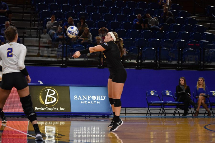 Volleyball to take on Mavericks and Pioneers