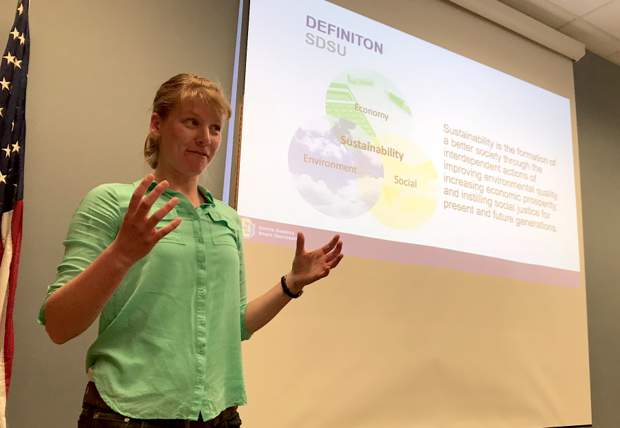 BRIANNA SCHREURS
Campus Sustainability Specialist Jennifer McLaughlin gives a presentation about how to practice sustainability at the Oct. 22 Students Association meeting.