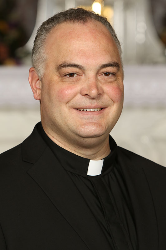 Newman+Center+welcomes+new+priest