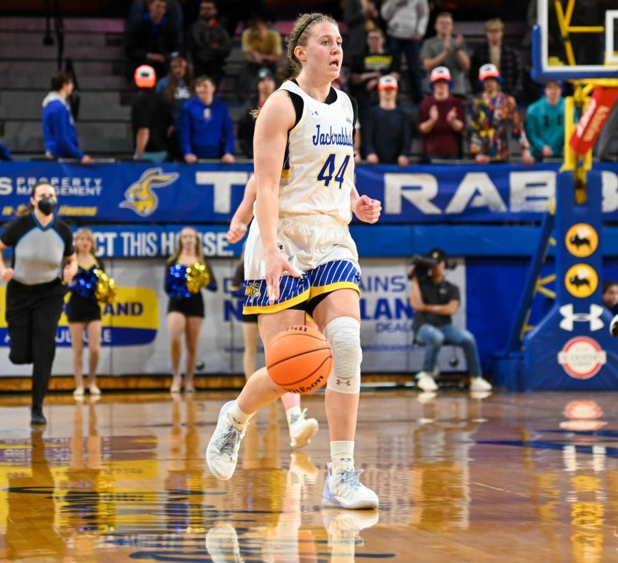 SDSU keep pace with USD with win over Bison