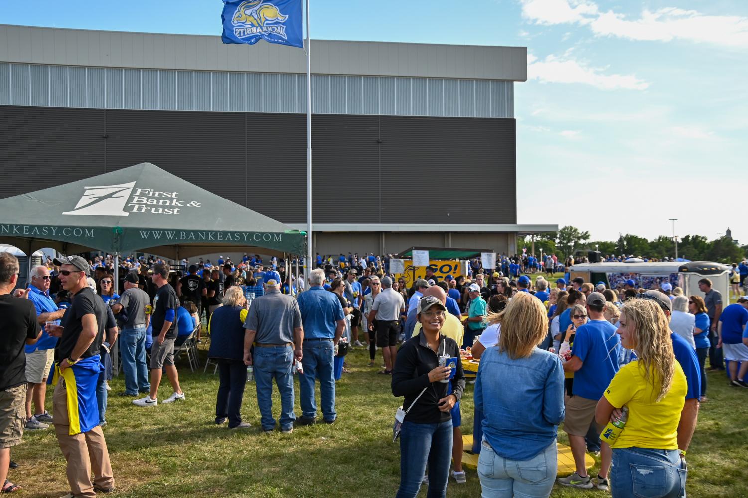 Tailgate Center Fan Feature