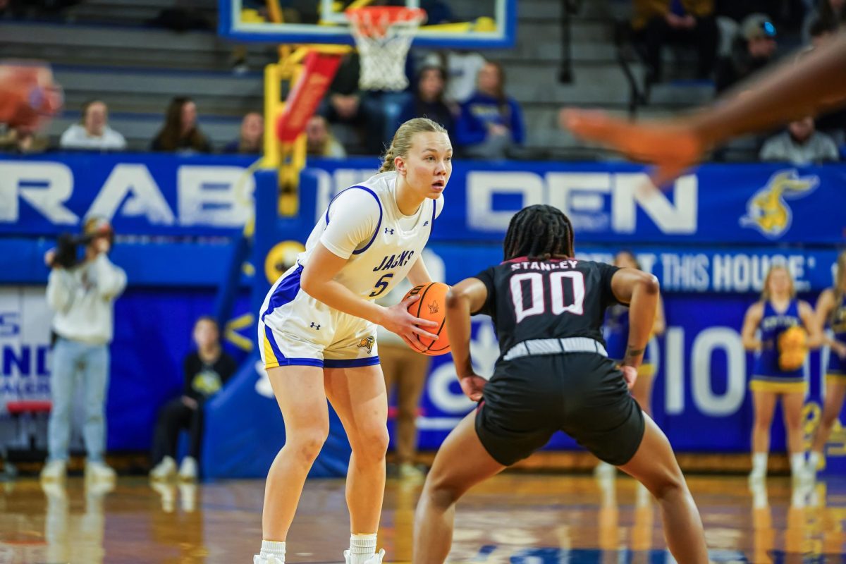 Ellie Colbeck of South Dakota State looks to find an open teammate in the 79-57 victory over Omaha in Frost Arena Feb. 17, 2024. This win helped the Jacks to improve to 20-5 on the season and 12-0 in Summit League play. 
