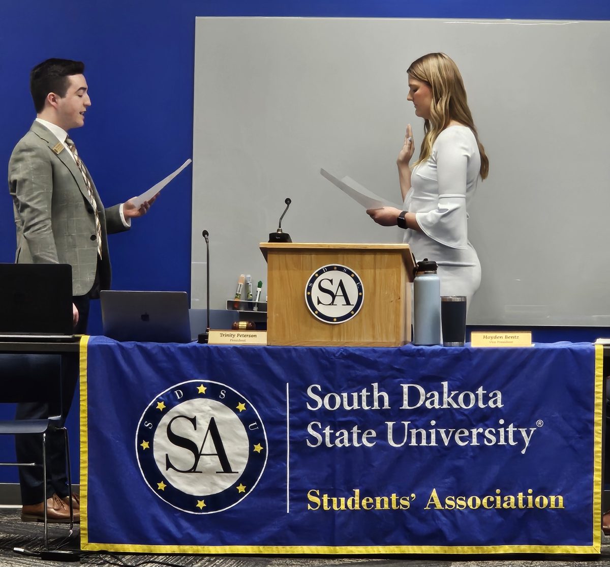 Government Affairs Chair Michael Garofalo conducts swearing-in ceremony of President Trinity Peterson during the Students Association weekly meeting on Monday.