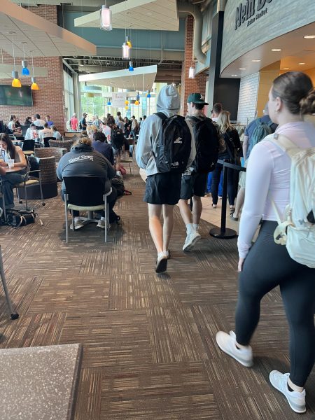 SDSU Students getting lunch in the Union.