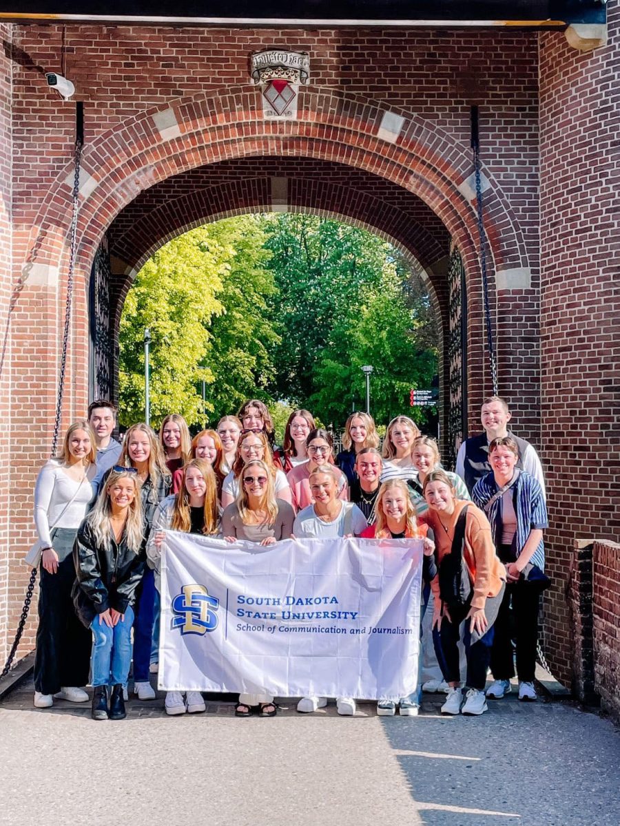 Students part of the School of Communication and Journalism's study abroad trip pose for a photo at Kasstel de Haar outside Utrecht, Netherlands.