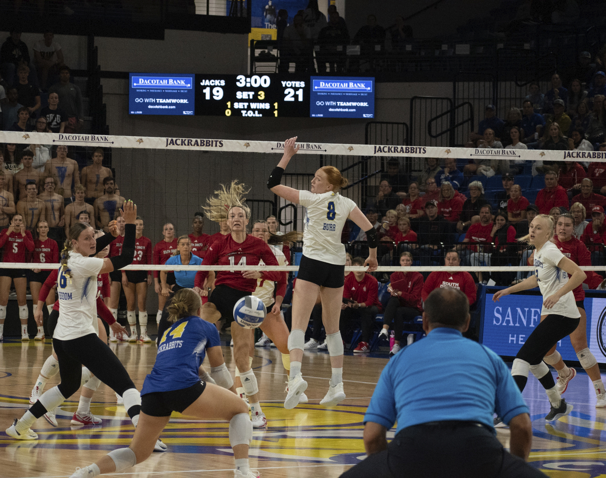 Burr and the Jackrabbits finished with three losses on the season. Burr played in all 30 of SDSU's matches.