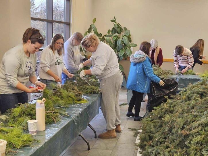 Attendees from last year’s workshop making their holiday wreaths hosted by McCrory Gardens and Horticulture Club in Brookings, SD. 