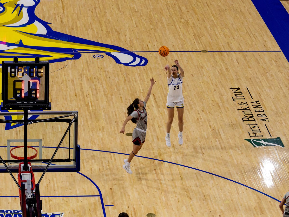 Sophomore gaurd Katie Vasecka shoots a three over Omaha defender Sarai Estupiñan at First Bank & Trust Arena on Jan. 28. Vasecka scored nine points against the Mavericks, helping the Jackrabbits secure an 85-41 win.